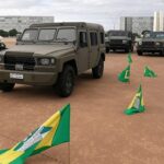 Viaturas do Batalhão de Choque da PM na Esplanada dos Ministérios durante repressão a marcha bolsonarista no DF.