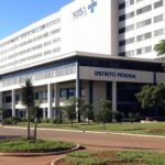 Hospital público em Brasília simbolizando selo Esmeralda por corte em filas do SUS.