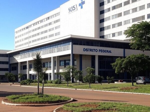 Hospital público em Brasília simbolizando selo Esmeralda por corte em filas do SUS.