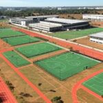Complexo esportivo no DF com quadras e campos para modalidades esportivas gratuitas.