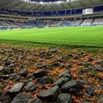 Estádio de futebol em Brasília com placar de vitória apertada do Gama no Candangão 2026.