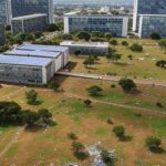Vista da Esplanada dos Ministérios em Brasília simbolizando metas sociais e questionamentos sobre sustentabilidade no DF.