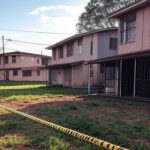 Condomínio em Planaltina com fita de cena de crime, expondo falhas na proteção familiar no Brasil.