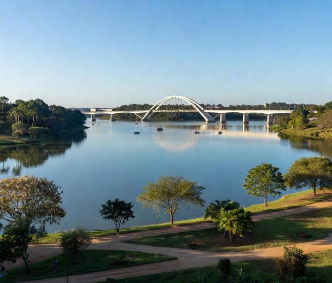 Lago Paranoá em Brasília com águas calmas e ponte ao fundo após carnaval, registrando 22 mil visitantes.