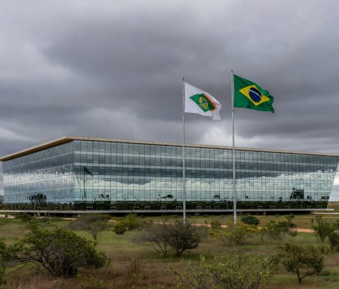 Edifício da CLDF em Brasília, simbolizando debate sobre capitalização do BRB para evitar falência e preservar empregos.