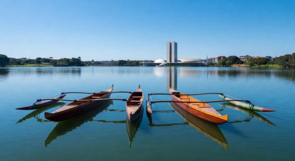 Canoas Va'a no Lago Paranoá durante Campeonato Brasileiro em Brasília, com skyline da cidade ao fundo.