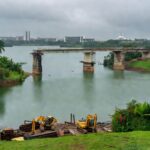 Vista da Barragem do Paranoá com ponte em construção suspensa por falhas no edital do TCDF.
