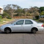 Veículo sem rodas após furto de pneus no Lago Norte, Brasília