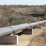 Adutora danificada em Planaltina evidenciando falhas no abastecimento de água no DF