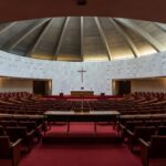 Plenário da CLDF em Brasília durante sessão solene de homenagem à comunidade católica Shalom
