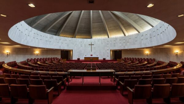 Plenário da CLDF em Brasília durante sessão solene de homenagem à comunidade católica Shalom
