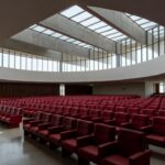 Câmara Legislativa do DF e hospital ao fundo em meio à crise hospitalar