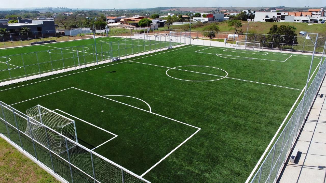 Campo sintético reformado em Taguatinga, Brasília