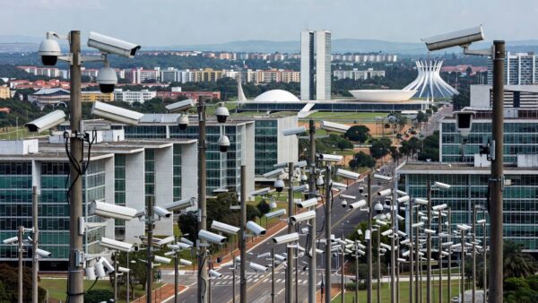 Câmeras de IA do sistema DF 360° instaladas em Brasília pela SSP-DF