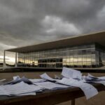 Interior vazio da Câmara Legislativa do DF simbolizando promessas não cumpridas