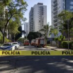 Condomínio no Distrito Federal com fita de isolamento policial