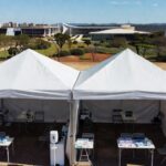 Pontos de vacinação no Distrito Federal com tendas em praça pública