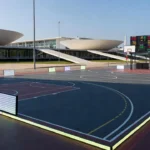 Quadra esportiva abandonada no DF representando negligência no surdodesporto