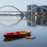 Caiaque virado no Lago Paranoá em Brasília durante resgate