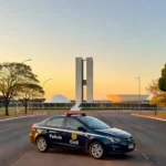 Viatura da Polícia Civil do DF em rua de Brasília após perseguição