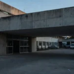 Corredor de hospital no DF com falhas de segurança e iluminação precária