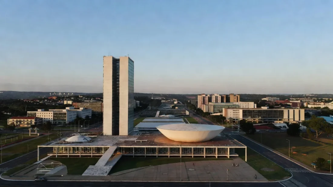 Palácio do Buriti em Brasília com elementos de saúde e educação no DF