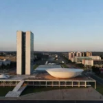 Palácio do Buriti em Brasília com elementos de saúde e educação no DF