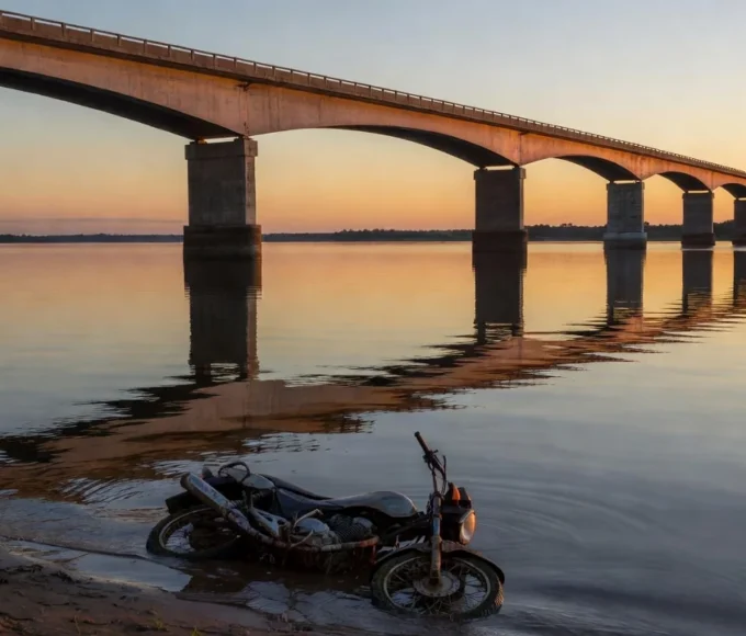 Ponte do Bragueto sobre o Lago Paranoá após queda de moto em Brasília
